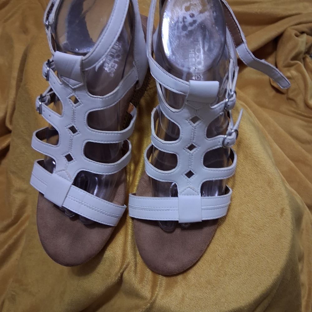AEROSOLES Cream Strappy Sandals